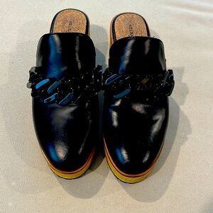 Kelsei Dagger blk chain clogs